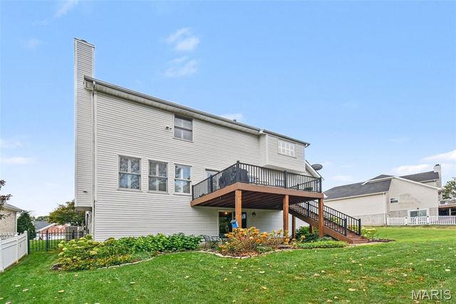 4960 Sunset Oaks Lane, St Louis, MO 63128