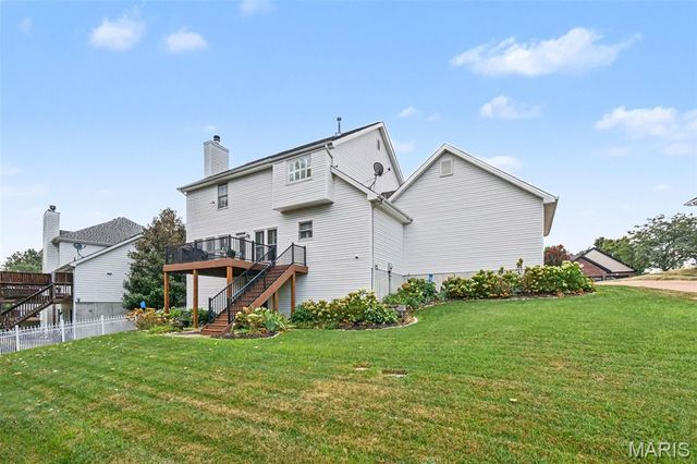 4960 Sunset Oaks Lane, St Louis, MO 63128