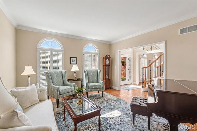 4960 Sunset Oaks Lane, St Louis, MO 63128