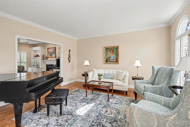 4960 Sunset Oaks Lane, St Louis, MO 63128