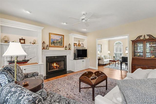 4960 Sunset Oaks Lane, St Louis, MO 63128