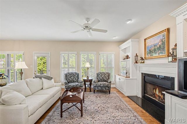 4960 Sunset Oaks Lane, St Louis, MO 63128