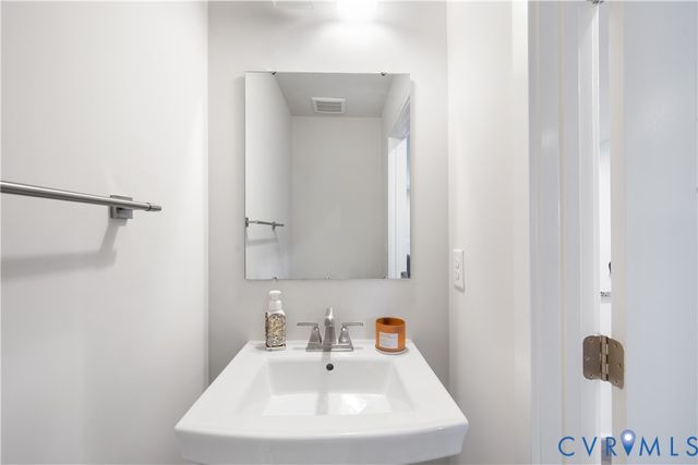 7227 Lyon Taylor Ln, New Kent, VA 23124