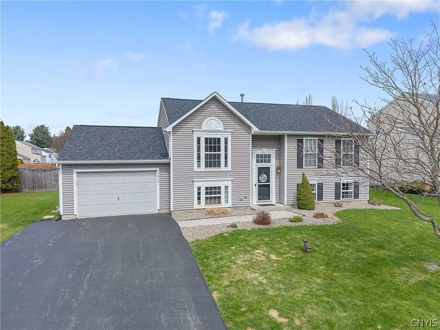5015 Dongara Lane, Clay, NY 13041