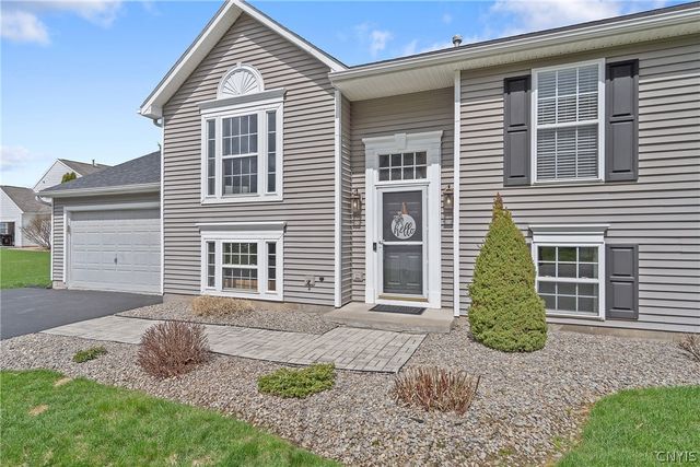 5015 Dongara Lane, Clay, NY 13041
