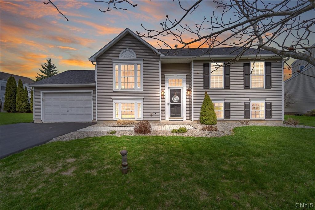5015 Dongara Lane, Clay, NY 13041