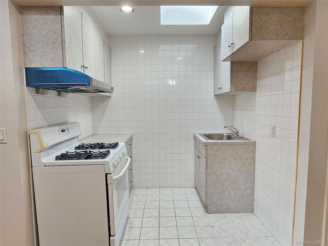 192-17 47th Avenue, Flushing, NY 11358