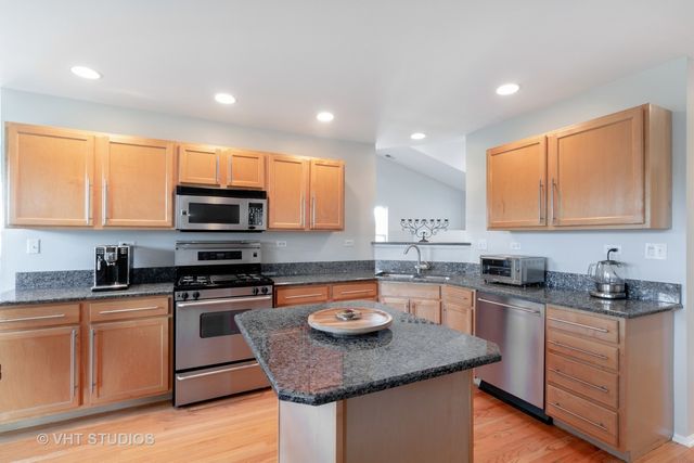 1227 Georgetown Way, Vernon Hills, IL 60061