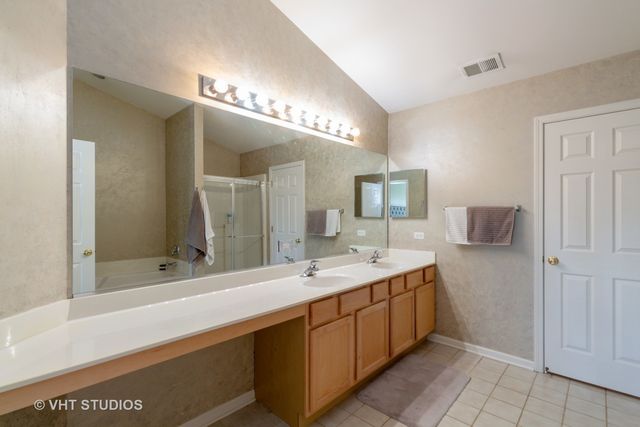 1227 Georgetown Way, Vernon Hills, IL 60061