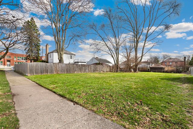 909 Highland Avenue, Waukegan, IL 60085