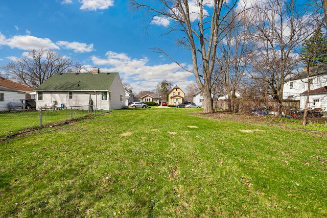 909 Highland Avenue, Waukegan, IL 60085