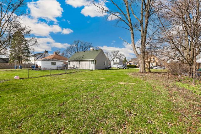 909 Highland Avenue, Waukegan, IL 60085