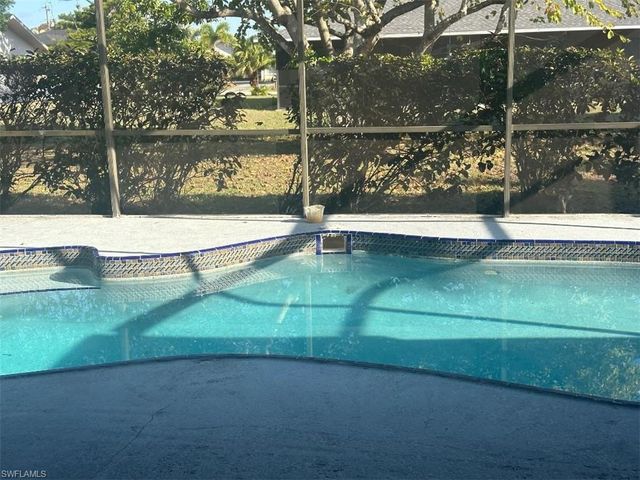 911 SE 16th TER, Cape Coral, FL 33990