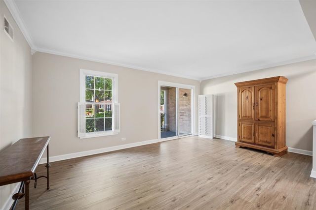 510 Shorely Drive 103, Barrington, IL 60010