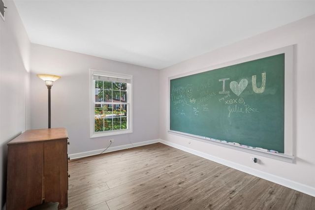 510 Shorely Drive 103, Barrington, IL 60010