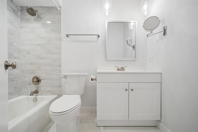 510 Shorely Drive 103, Barrington, IL 60010
