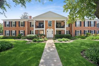 510 Shorely Drive 103, Barrington, IL 60010