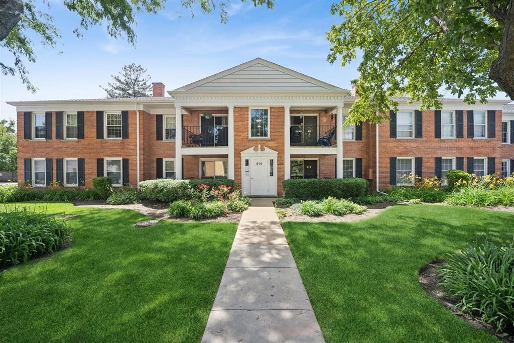510 Shorely Drive 103, Barrington, IL 60010