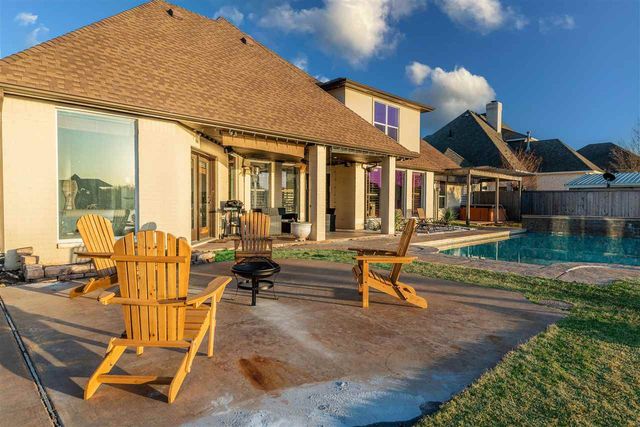 7623 Wyatt Lake Dr, Lawton, OK 73505