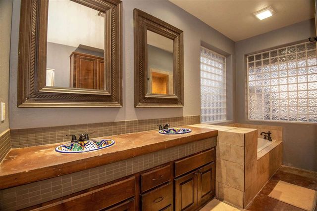 7623 Wyatt Lake Dr, Lawton, OK 73505