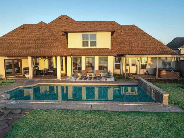 7623 Wyatt Lake Dr, Lawton, OK 73505