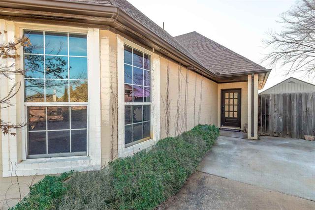 7623 Wyatt Lake Dr, Lawton, OK 73505