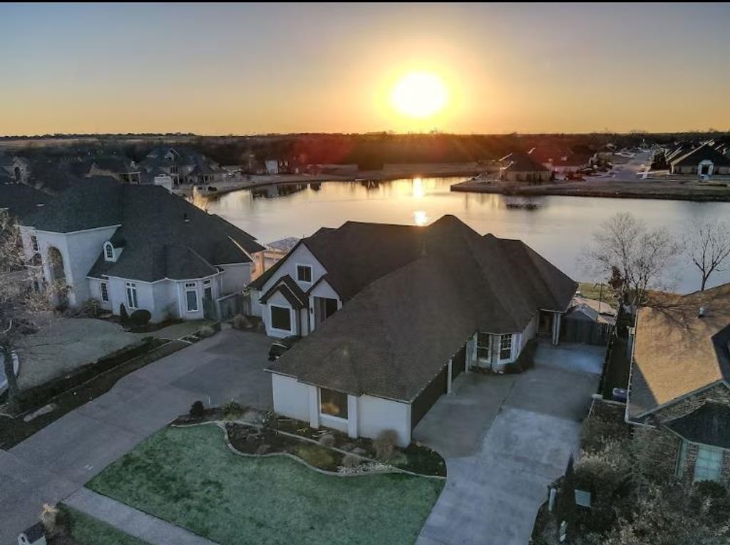 7623 Wyatt Lake Dr, Lawton, OK 73505