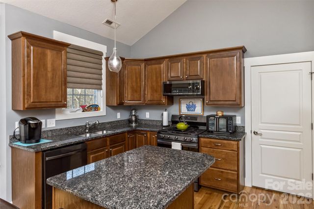 37 Creekside View Drive, Asheville, NC 28804