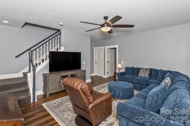 37 Creekside View Drive, Asheville, NC 28804