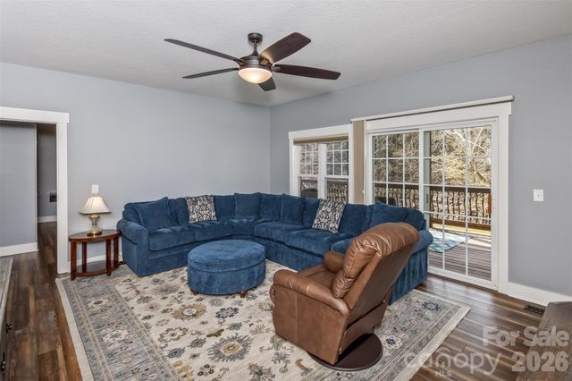 37 Creekside View Drive, Asheville, NC 28804