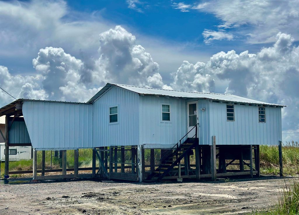 1058 Four Point Rd, Dulac, LA 70353