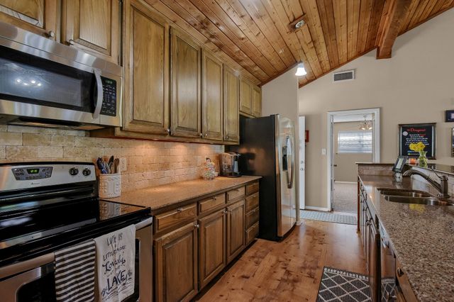 1214 Kiowa Drive E, Lake Kiowa, TX 76240