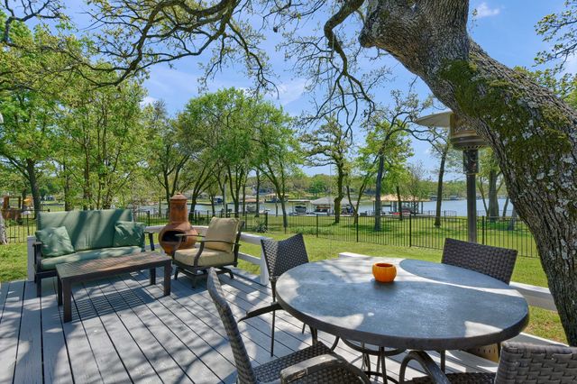 1214 Kiowa Drive E, Lake Kiowa, TX 76240
