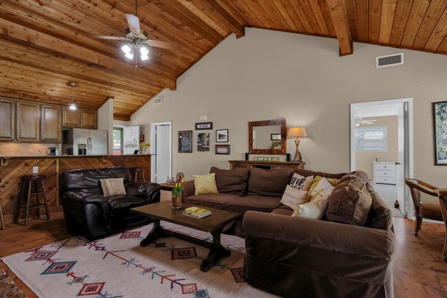 1214 Kiowa Drive E, Lake Kiowa, TX 76240