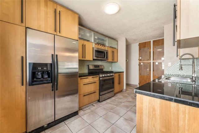 6313 Willowcrest Avenue, North Hollywood, CA 91606