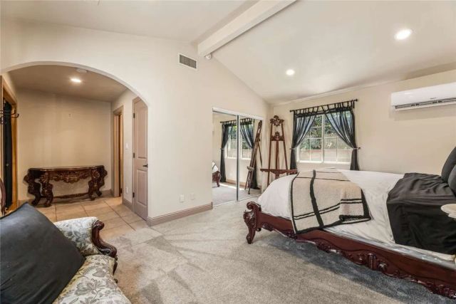 6313 Willowcrest Avenue, North Hollywood, CA 91606