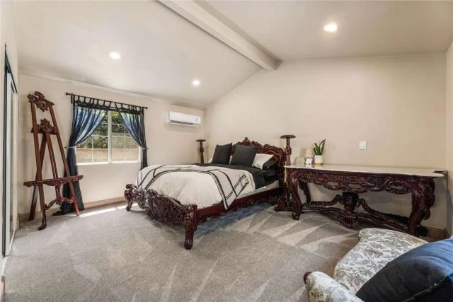 6313 Willowcrest Avenue, North Hollywood, CA 91606