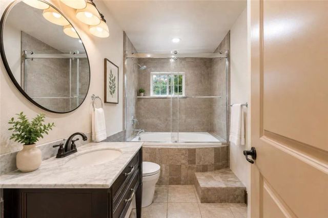 6313 Willowcrest Avenue, North Hollywood, CA 91606