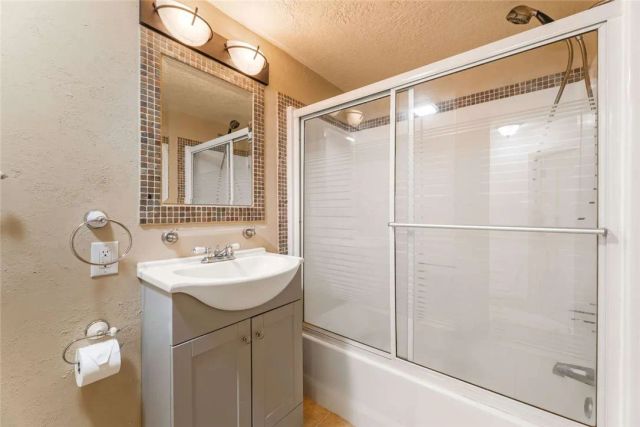 6313 Willowcrest Avenue, North Hollywood, CA 91606