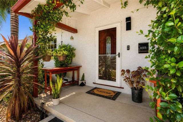 6313 Willowcrest Avenue, North Hollywood, CA 91606