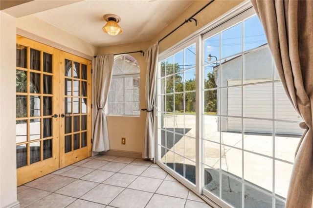 6313 Willowcrest Avenue, North Hollywood, CA 91606