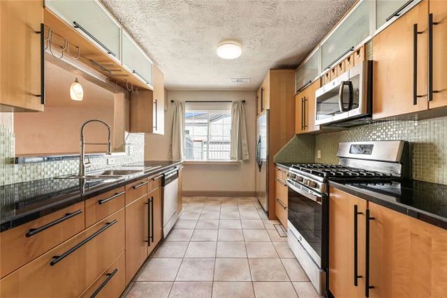 6313 Willowcrest Avenue, North Hollywood, CA 91606
