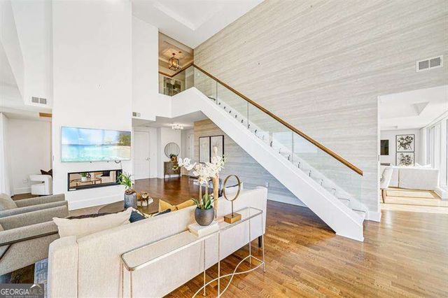 2881 Peachtree Road NE 2405, Atlanta, GA 30305