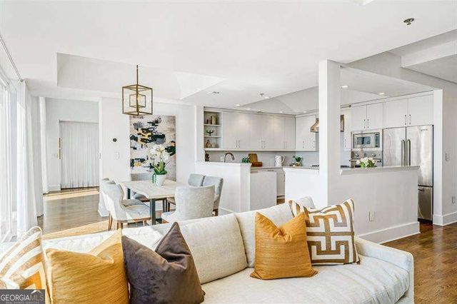 2881 Peachtree Road NE 2405, Atlanta, GA 30305