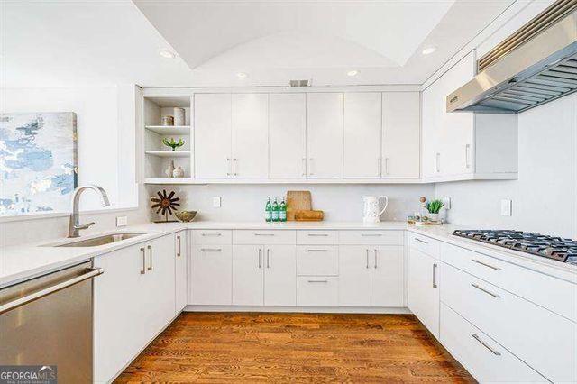 2881 Peachtree Road NE 2405, Atlanta, GA 30305