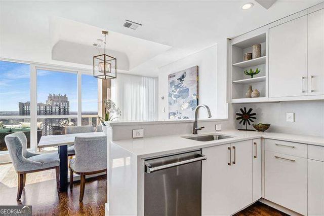 2881 Peachtree Road NE 2405, Atlanta, GA 30305
