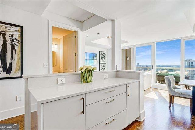 2881 Peachtree Road NE 2405, Atlanta, GA 30305