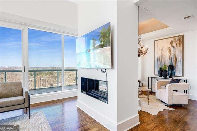 2881 Peachtree Road NE 2405, Atlanta, GA 30305