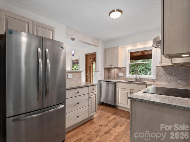 7 Hope Lane, Weaverville, NC 28787