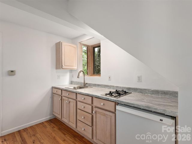 7 Hope Lane, Weaverville, NC 28787
